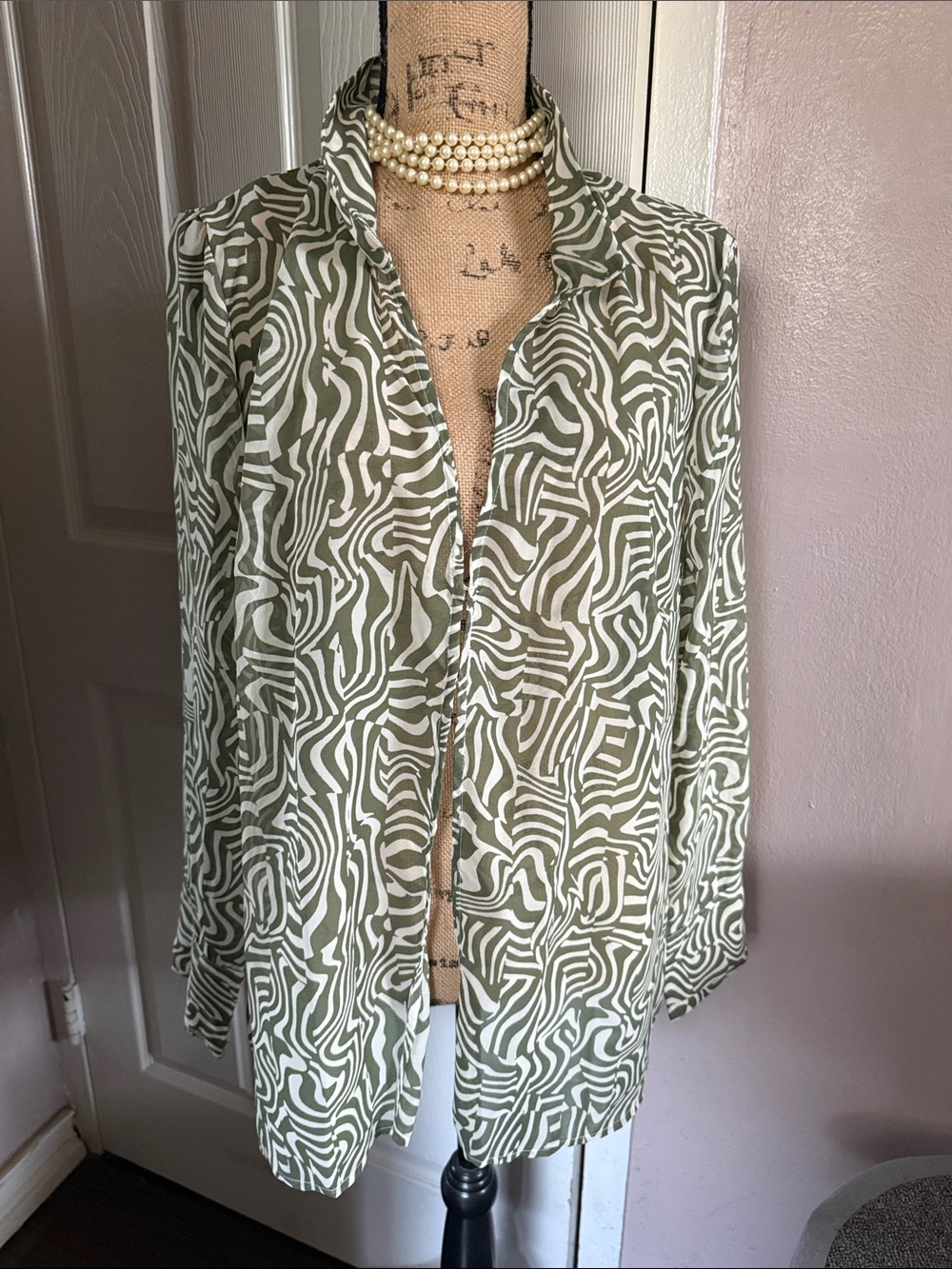 Abercrombie & Fitch Olive and White Abstract Button-Up Top